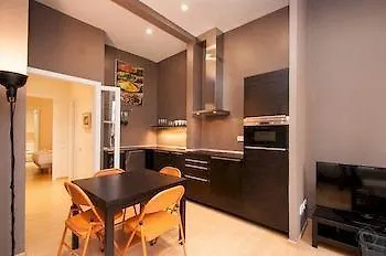 ברצלונה Rooms Aragon לינה וארוחת בוקר