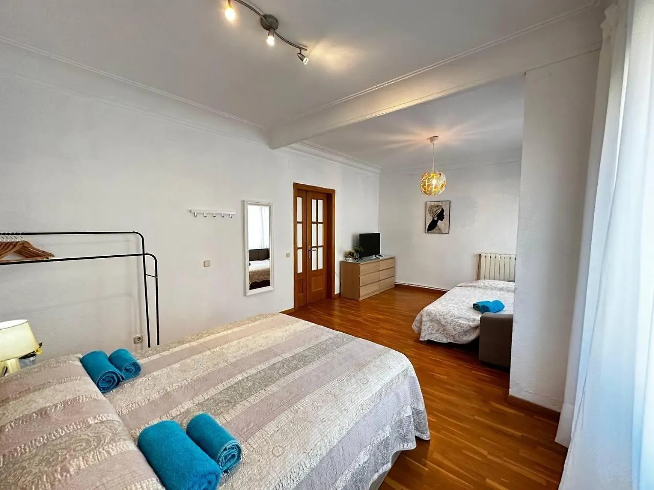 ברצלונה Rooms Aragon לינה וארוחת בוקר