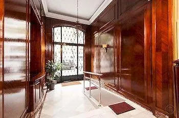 ברצלונה Rooms Aragon לינה וארוחת בוקר