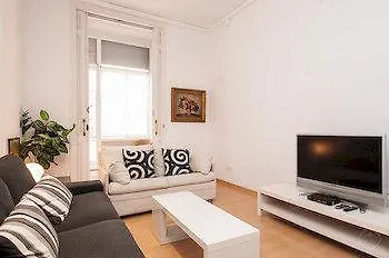 ברצלונה Rooms Aragon לינה וארוחת בוקר
