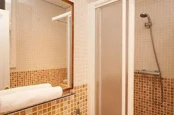 ברצלונה Rooms Aragon לינה וארוחת בוקר