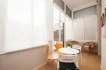 ברצלונה Rooms Aragon לינה וארוחת בוקר